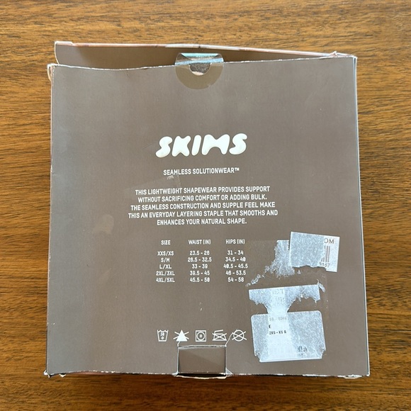 SKIMS SCULPTING BODYSUIT BRIEF W/ SNAPS - Picture 12 of 16